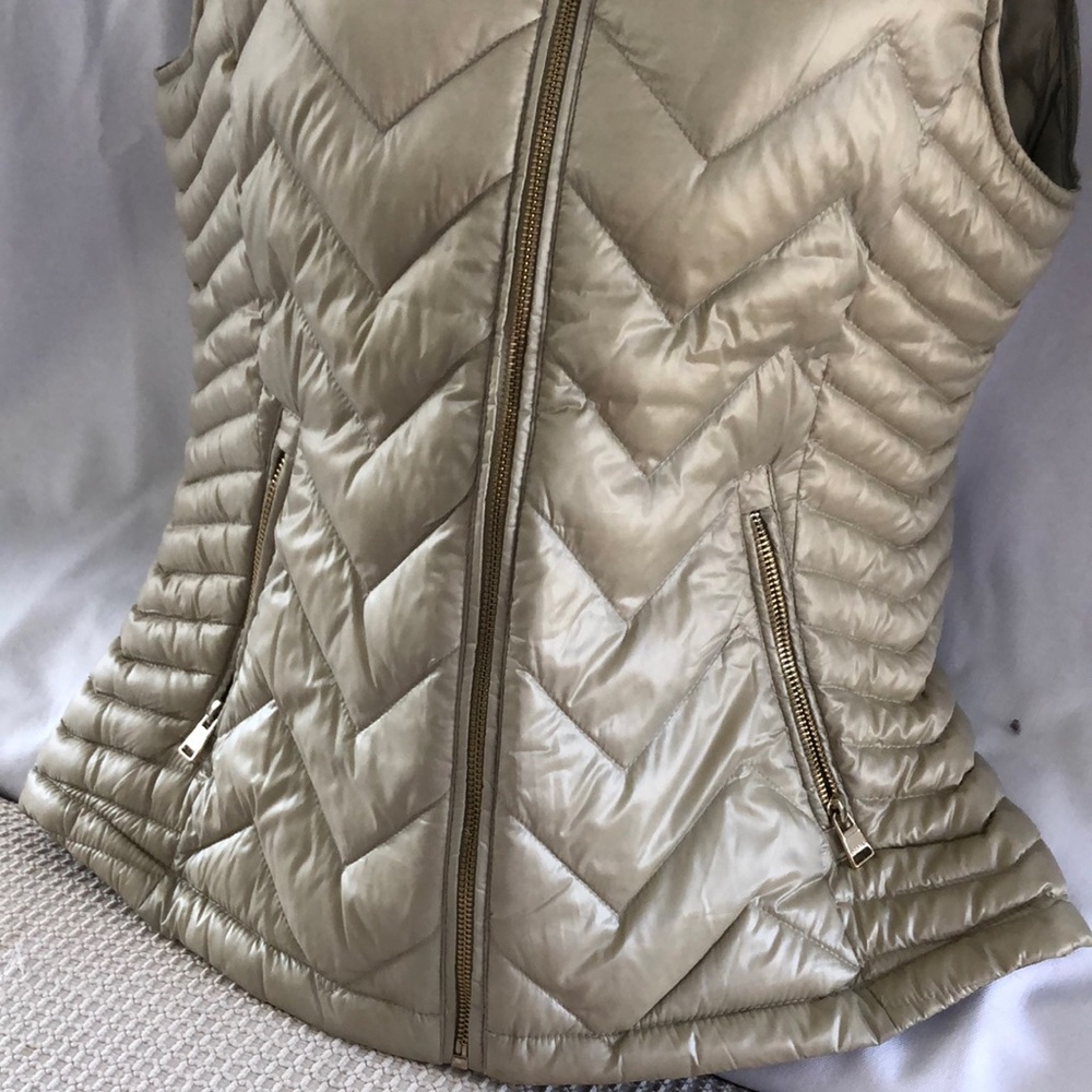 Calvin Klein gold sleeveless vest size Small